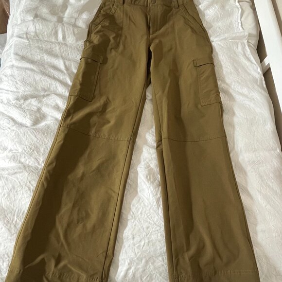 Old Navy: Green High-Waisted All-Seasons StretchTech Cargo Pants - Picture 2 of 5